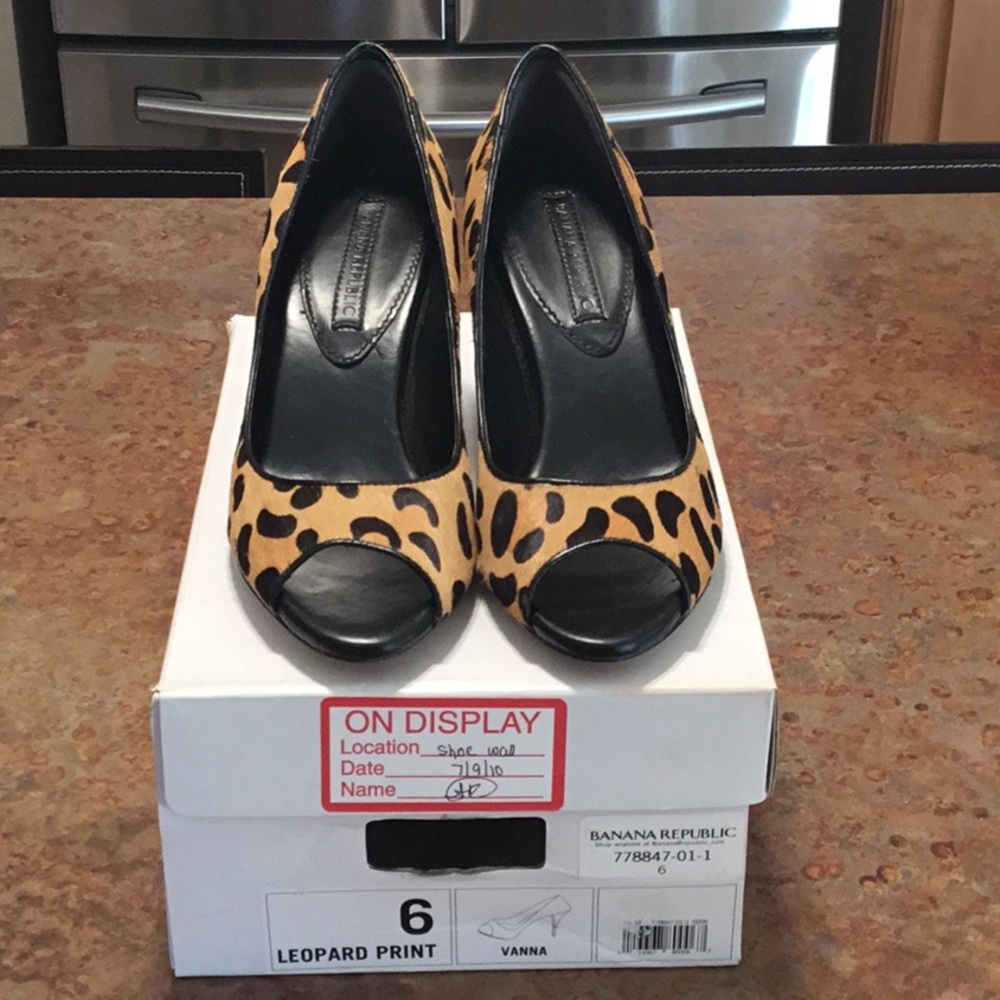 Open toe pumps